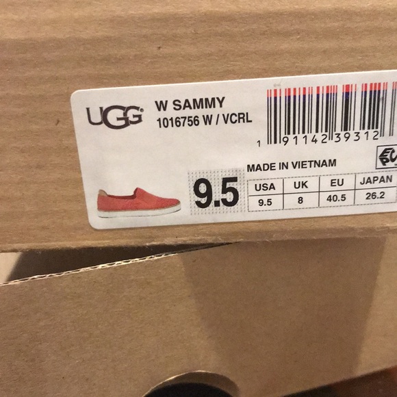New UGG slip on shoes. - Picture 7 of 7